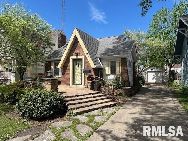 House for sale in Taylorville, Illinois