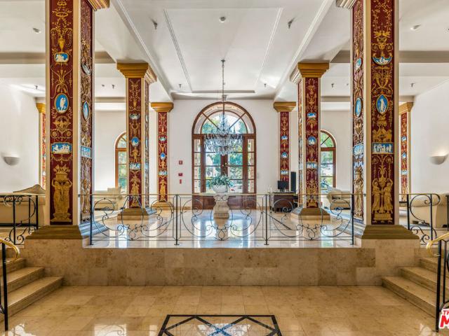 Condo for sale in Beverly Hills