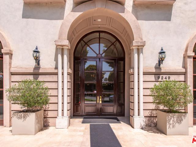 Condo for sale in Beverly Hills, California