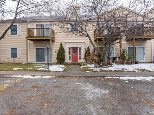 Condo for sale in Auburn Hills, Michigan