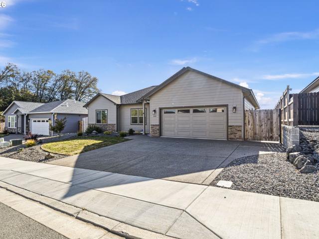 House for sale in Sutherlin, Douglas County