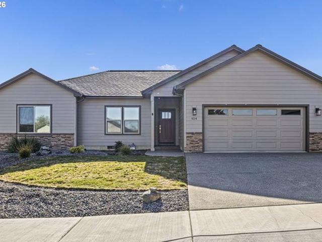 House for sale in Sutherlin, Douglas County