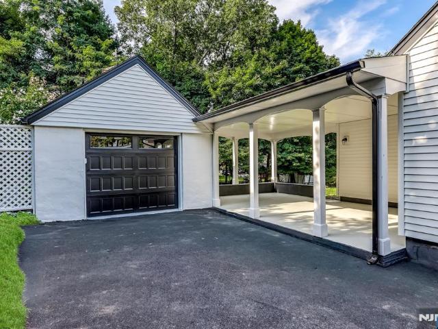 House for sale in Oakland, Bergen County