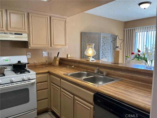 Townhouse for sale in Fontana