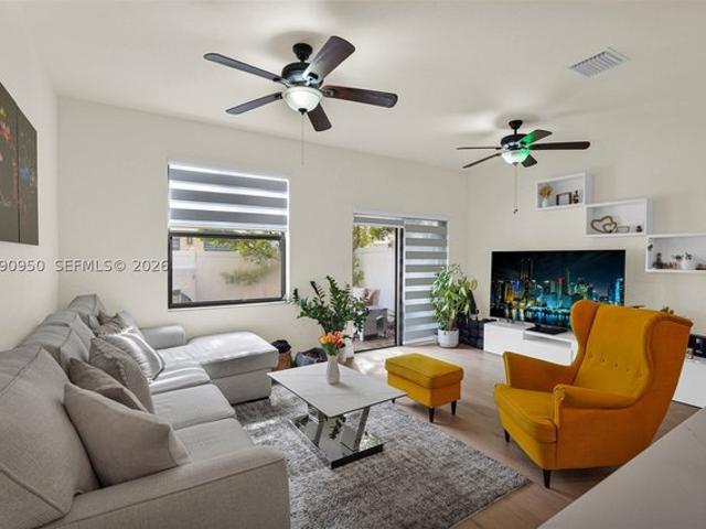 Townhouse for sale in Hialeah, Florida