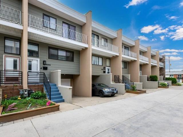 Townhouse for sale in Des Plaines, Illinois