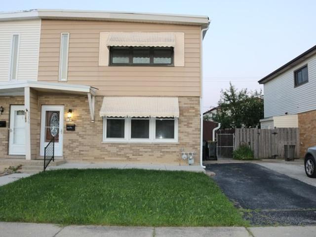 Townhouse for sale in Des Plaines, Illinois