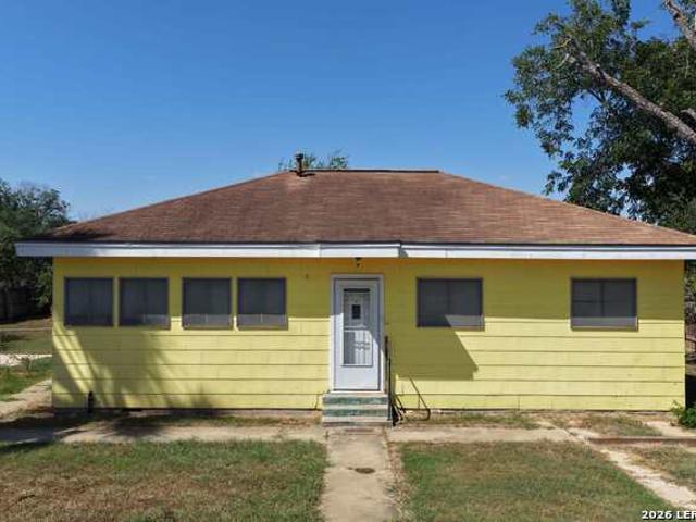 House for sale in Floresville, Wilson County