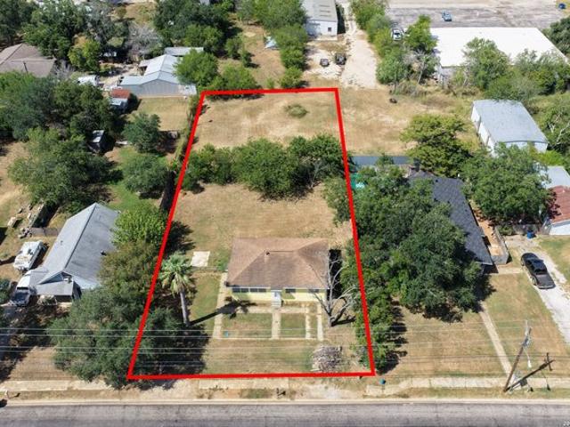 House for sale in Floresville, Wilson County
