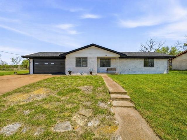 House for sale in Hamilton, Texas