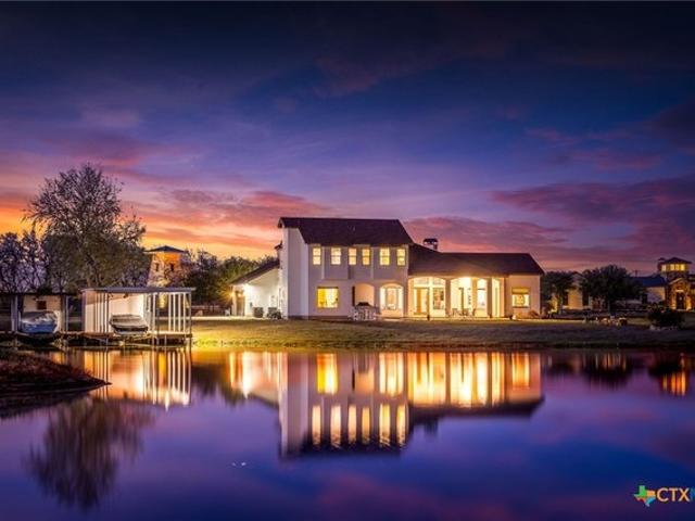 House for sale in Martindale, Texas