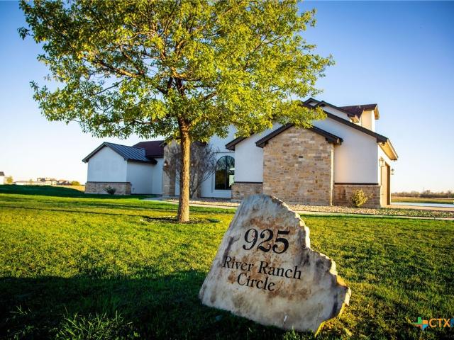 House for sale in Martindale, Texas