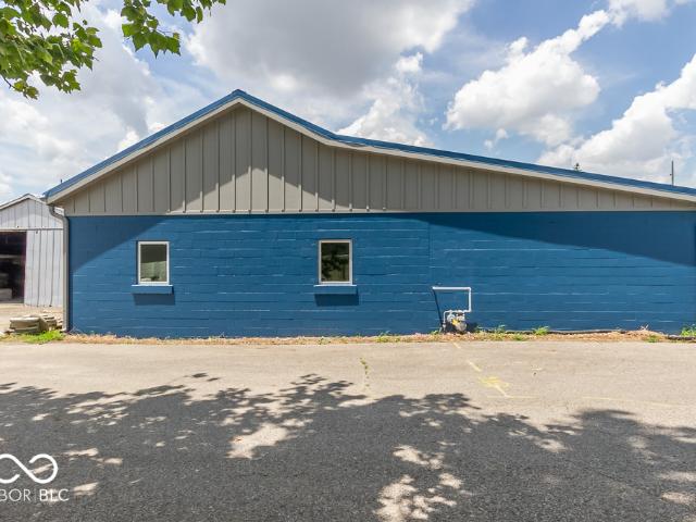 Commercial for rent in Shelbyville, Indiana