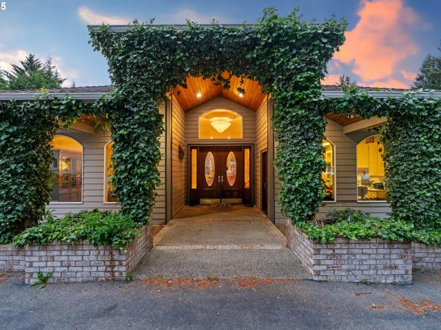 House for sale in Coos Bay