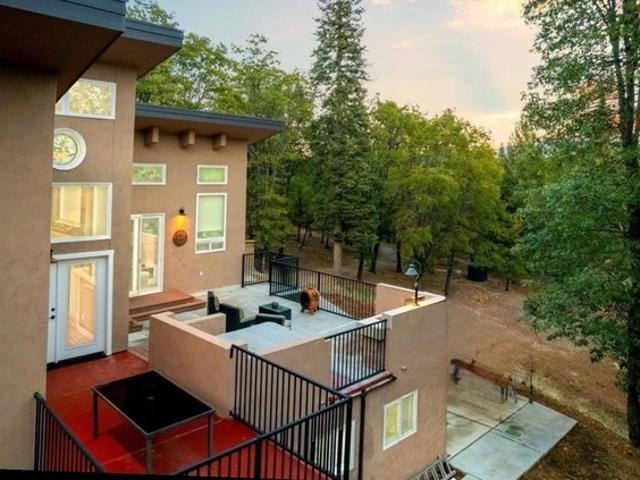 House for sale in Weed, California