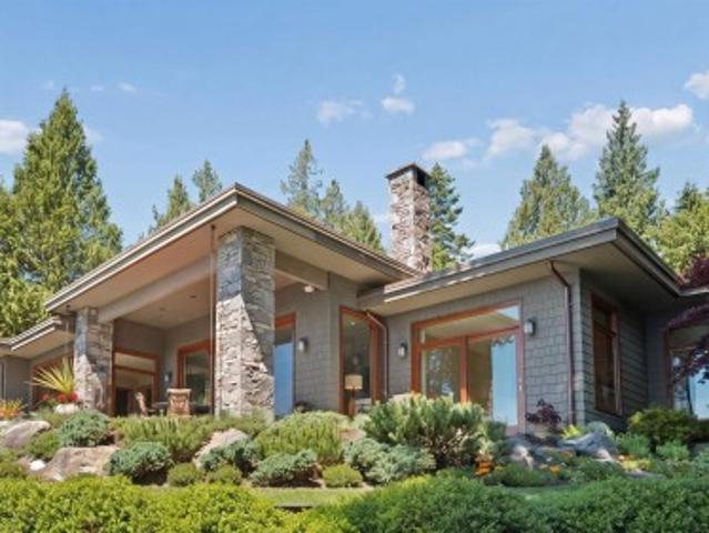 House for sale in Halfmoon Bay, British Columbia