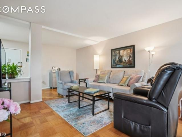 Townhouse for sale in Glen Ridge
