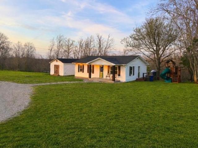 House for sale in Bee Spring, Kentucky