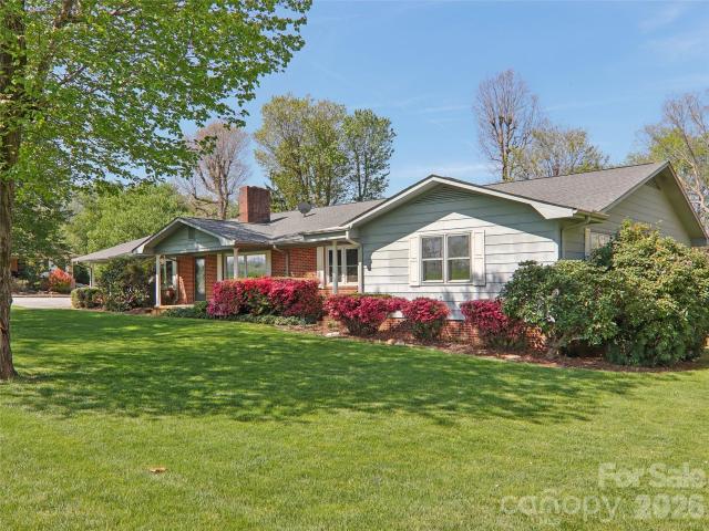 House for sale in Horse Shoe, North Carolina