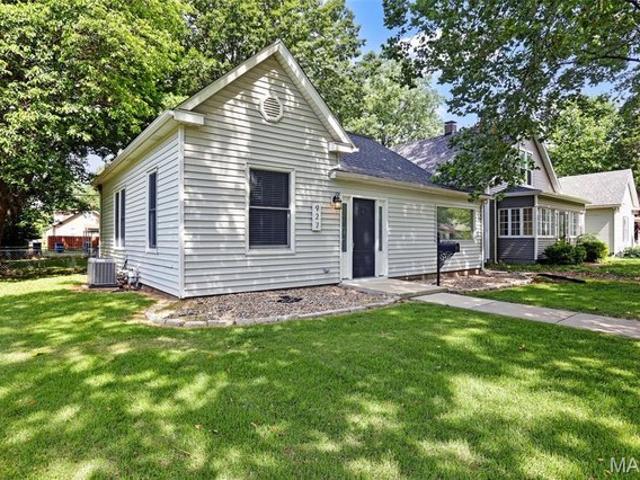 House for sale in Edwardsville, Illinois
