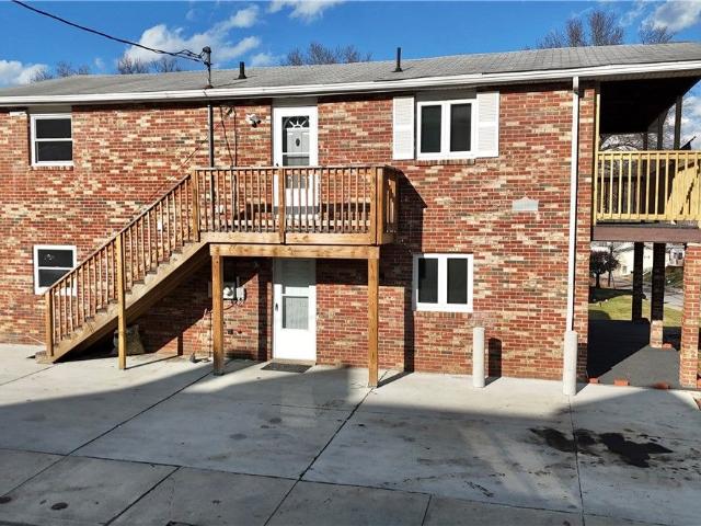 Townhouse for rent in Coraopolis, Pennsylvania