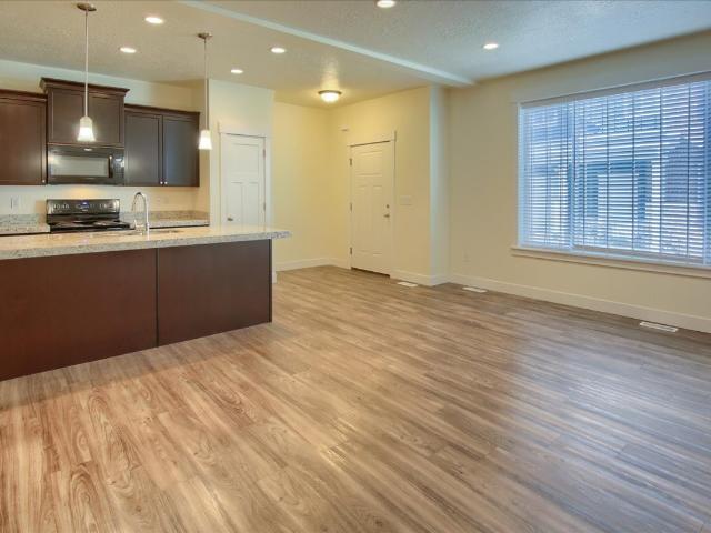 Townhouse for sale in Sandy