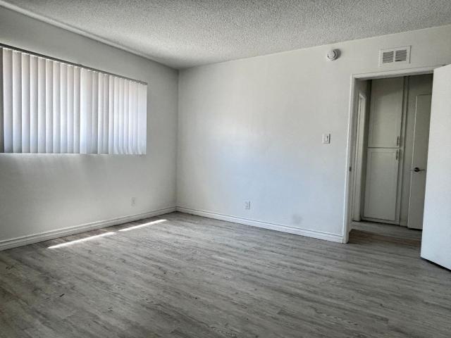 Apartment for rent in Canoga Park, California