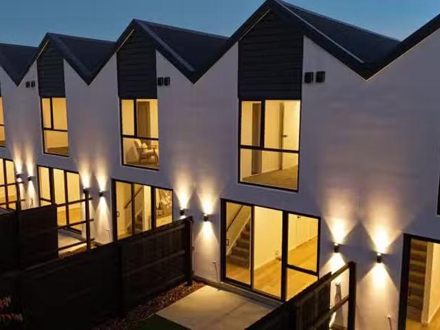 House for sale in Chaslands, Canterbury
