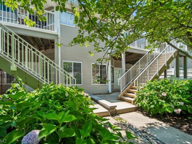 Condo for sale in Pluckemin, New Jersey