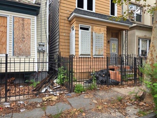 Townhouse for sale in Newark, New Jersey