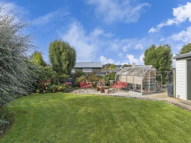 Townhouse for sale in Otakou