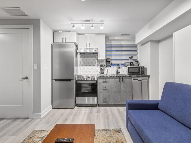 Apartment for rent in Hintonburg Shopping Area, Ottawa