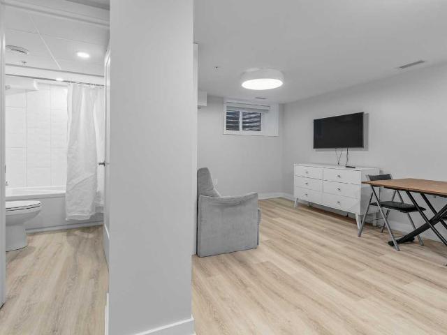 Apartment for rent in Hintonburg Shopping Area, Ottawa