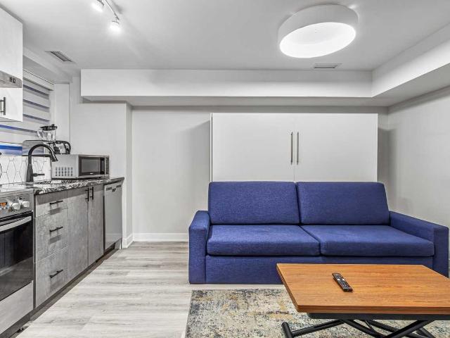 Apartment for rent in Hintonburg Shopping Area, Ottawa