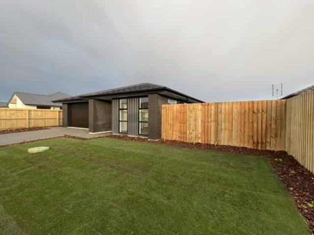 House for rent in Chaslands, Canterbury