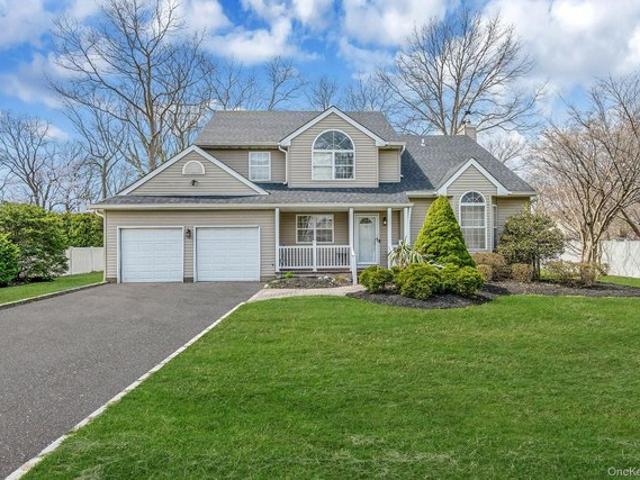 House for sale in Centereach, New York