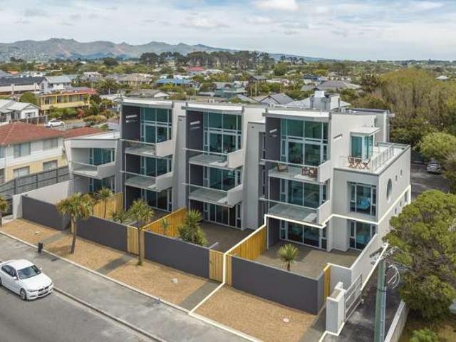 House for sale in Chaslands, Canterbury