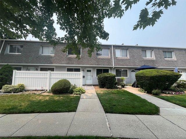 Condo for sale in Centereach, New York