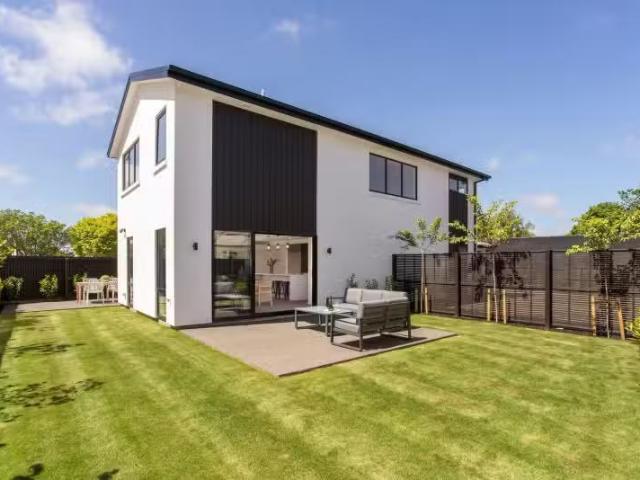House for sale in Chaslands, Canterbury