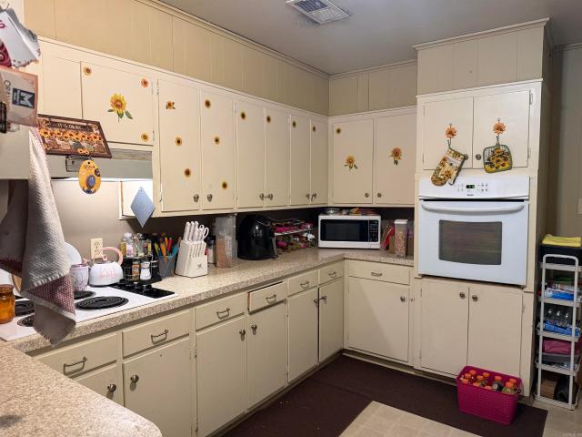 House for sale in Henslee Heights, White Hall