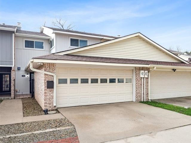 Townhouse for sale in Bedford, Texas