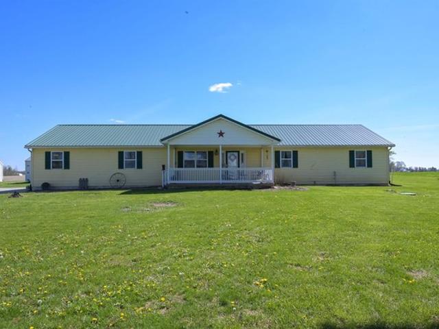 House for sale in Twelve Mile, Indiana