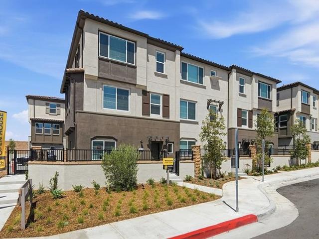 Townhouse for sale in Pico Rivera, California