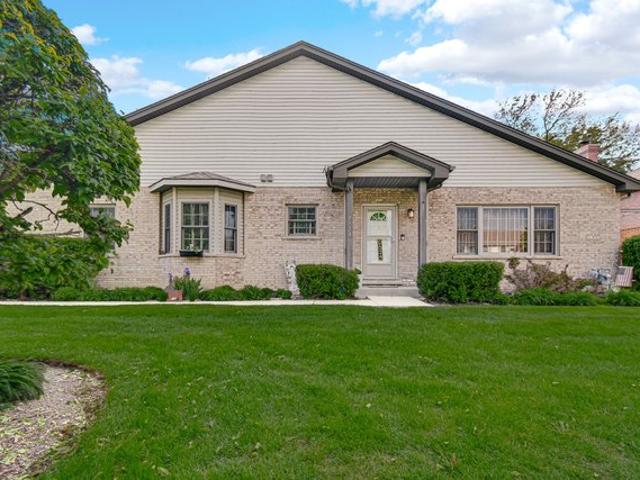 Townhouse for sale in Hickory Hills, Illinois