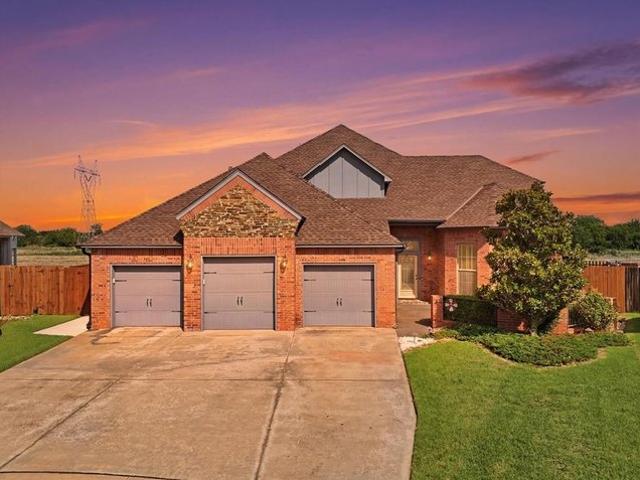 House for sale in Yukon, Oklahoma