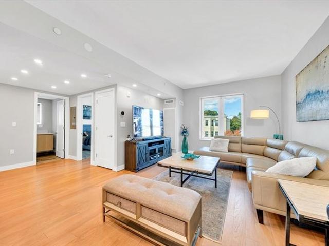 Condo for sale in Chelsea, Suffolk County