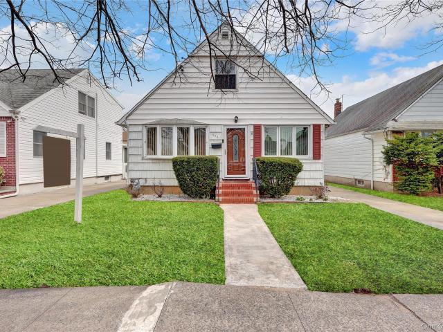 House for sale in Queens, Nassau
