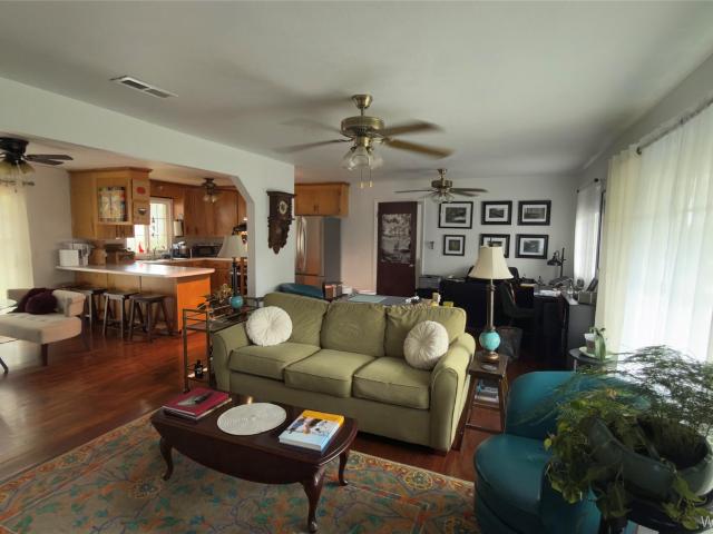 House for sale in Olivers Lake, Enterprise