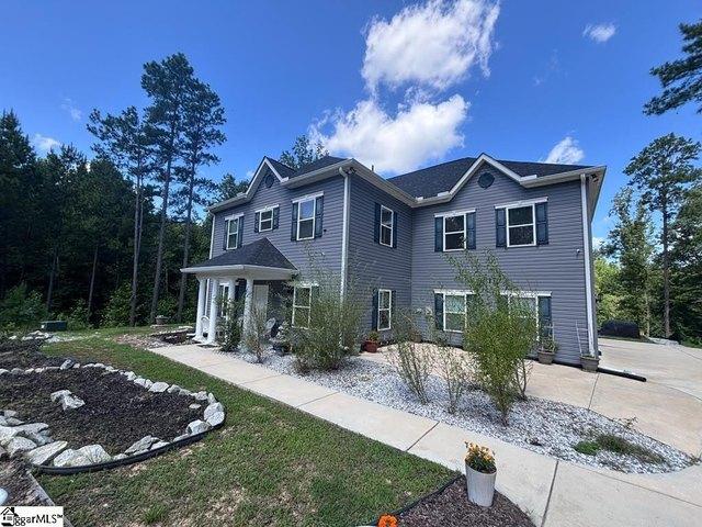 House for sale in Hodges, South Carolina