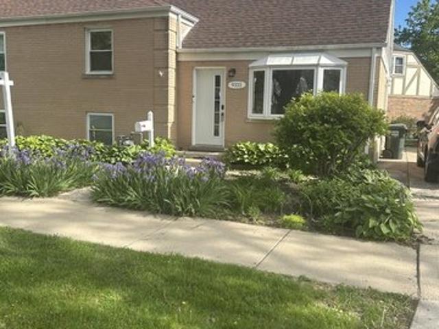 Townhouse for sale in Brookfield, Illinois